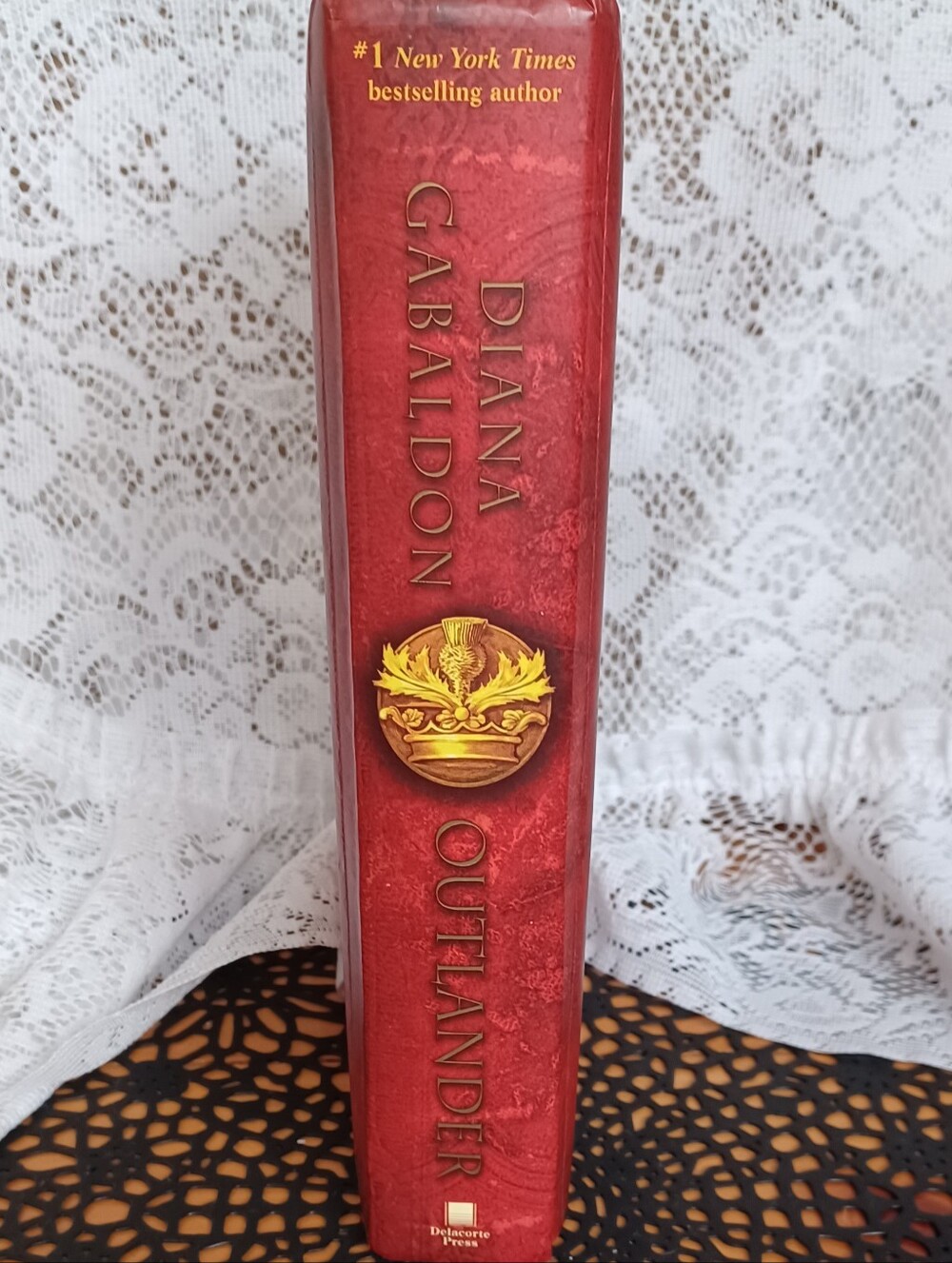 20TH ANNIVERSARY EDITION OUTLANDER A NOVEL BY DIANA GABALDON W/CD & BOOKMARK - Picture 2 of 14